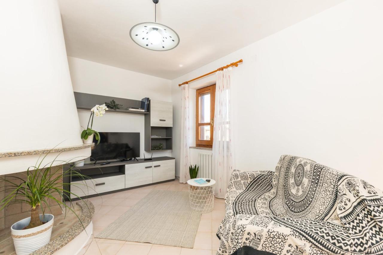 Ferienwohnung Casa A Due Passi Dal Mare Àrbatax Exterior foto